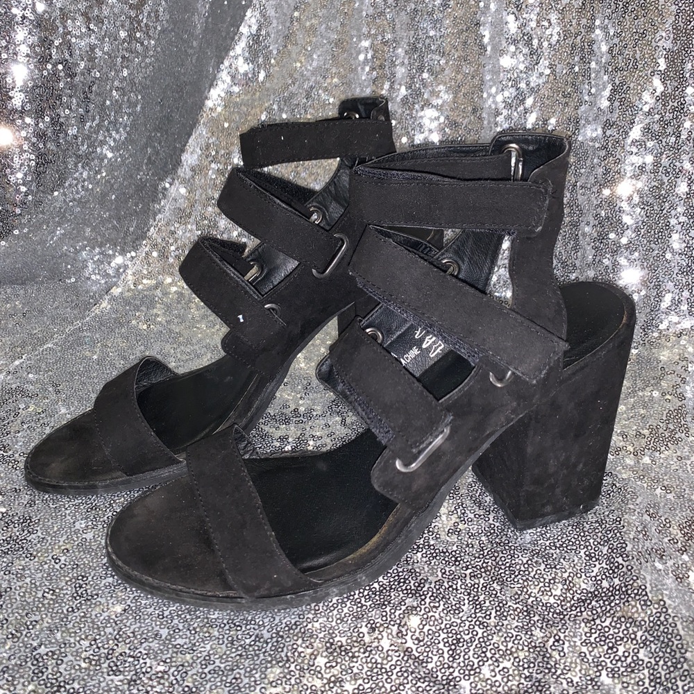 URBAN OUTFITTERS STRAPPY BLOCK HEEL SANDALS